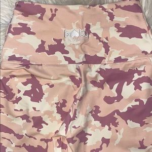 Booty by Brabants Pink Camo leggings